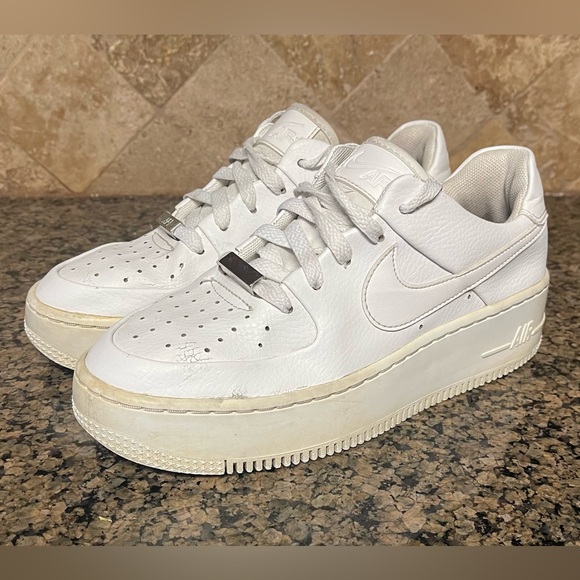 Nike Air Force 1 White Casual Shoes Sneakers Platform Sole - Size 7 - Picture 1 of 8